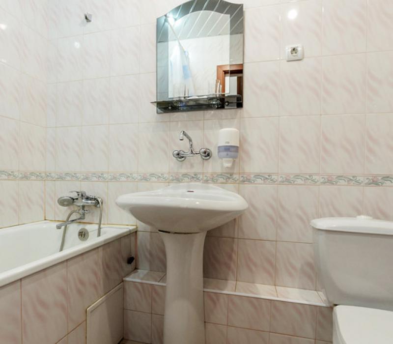Ванная комната в 1 местном 1 комнатном Стандарте санатория Кирова в Пятигорске